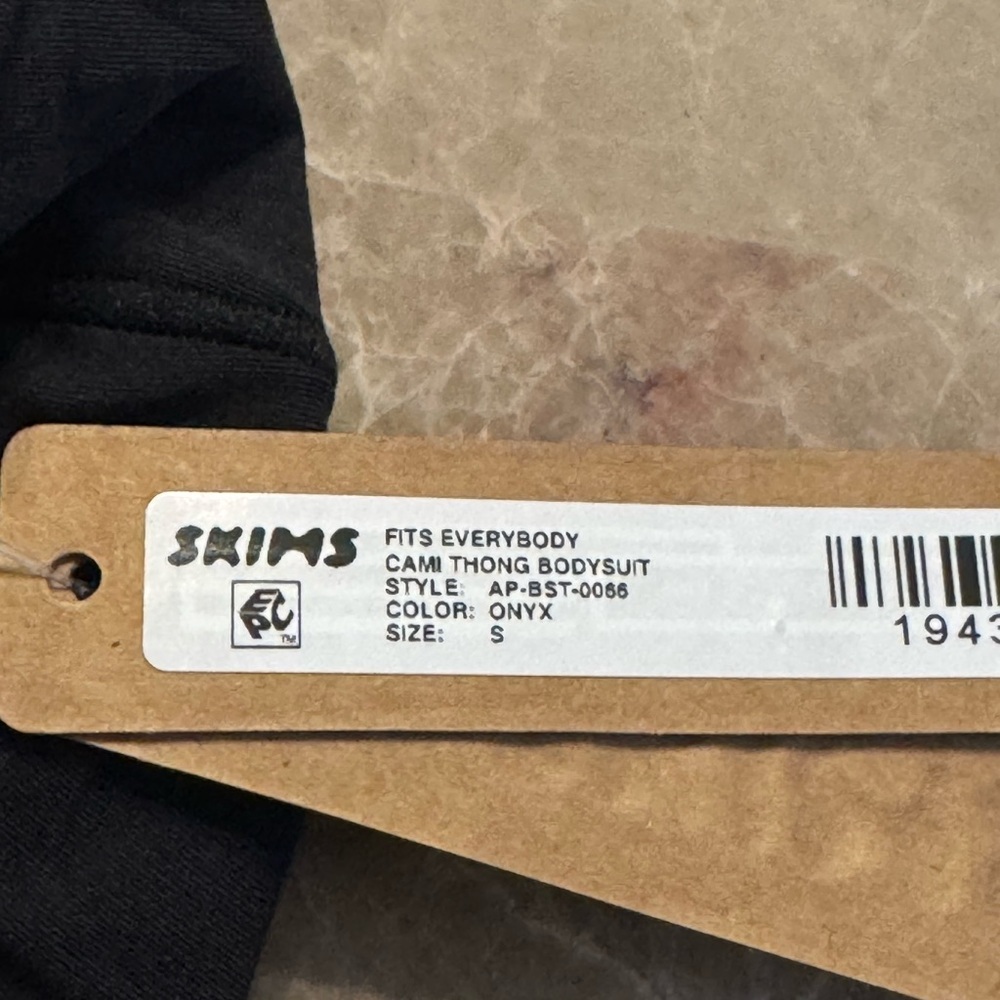 SKIMS FITS EVERYBODY CAMI BODYSUIT - Picture 15 of 16